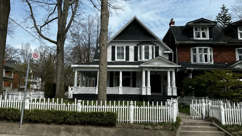 Houses / Apartments 4