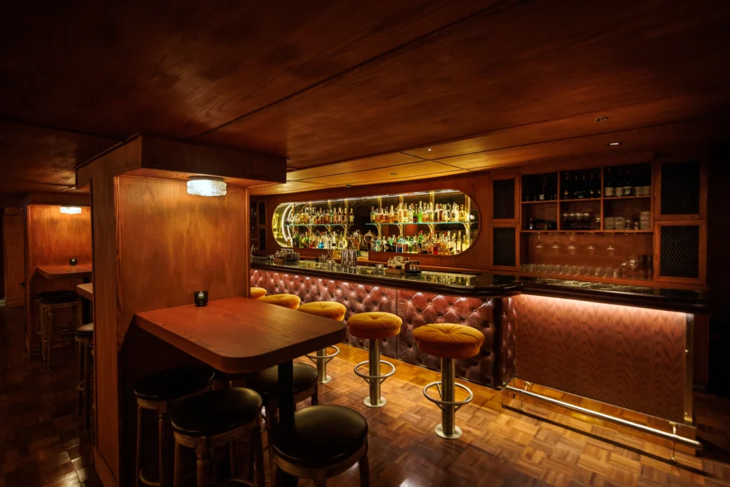 Restaurants 18