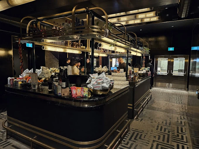 Restaurants 44