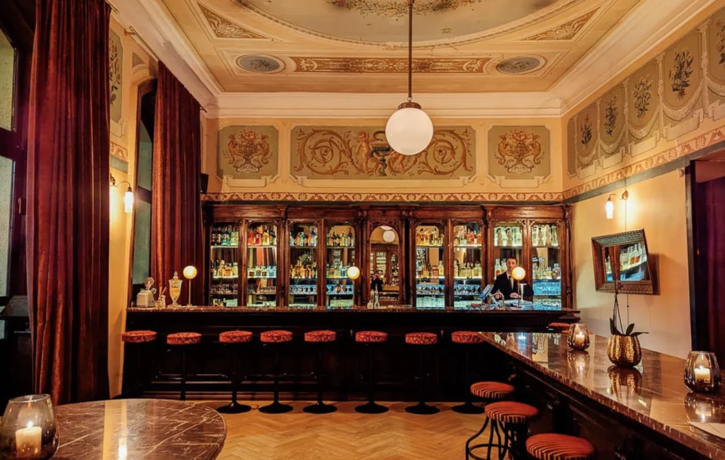 Restaurants 32