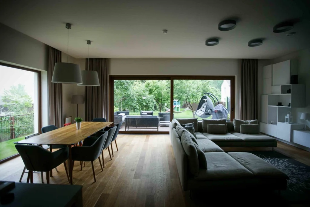 Houses / Apartments 5