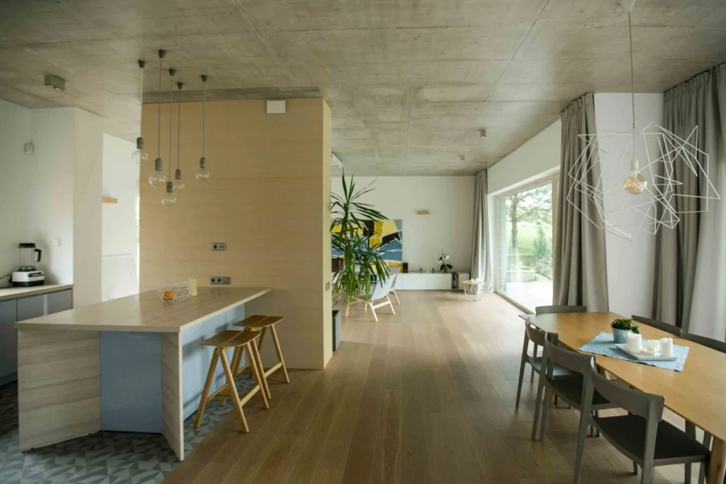 Houses / Apartments 10