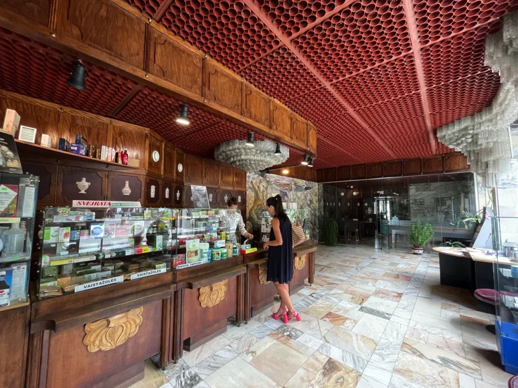 Restaurants 14