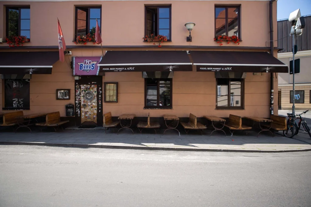 Restaurants 16