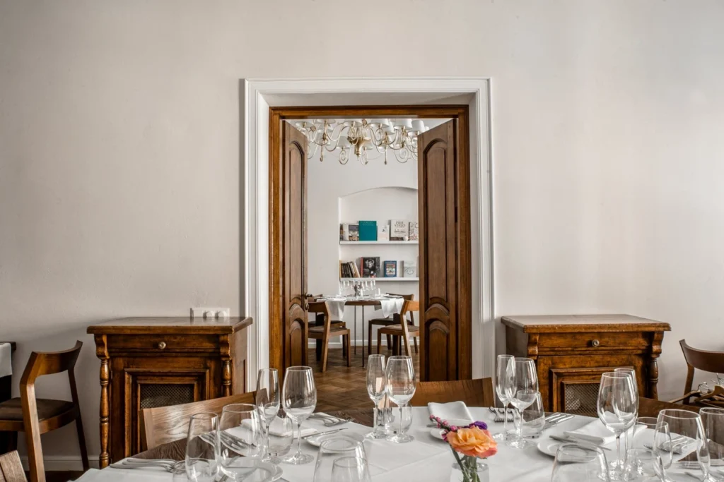 Restaurants 17
