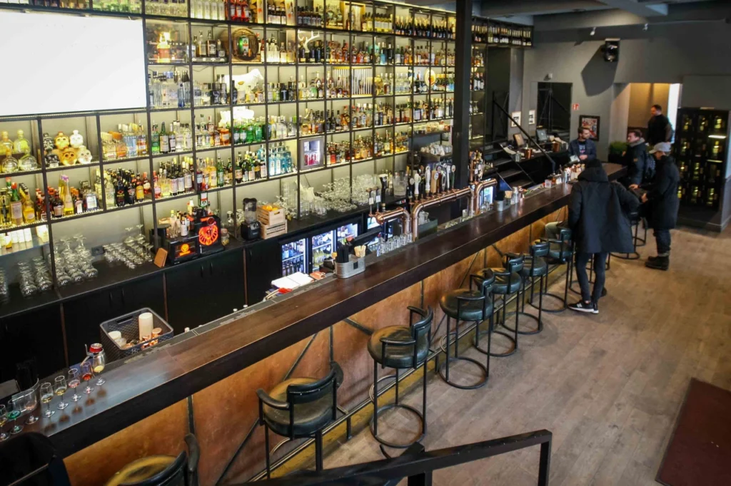 Restaurants 18