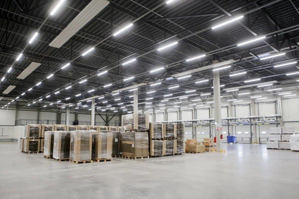 Warehouses / Factories / Industrial Areas 18