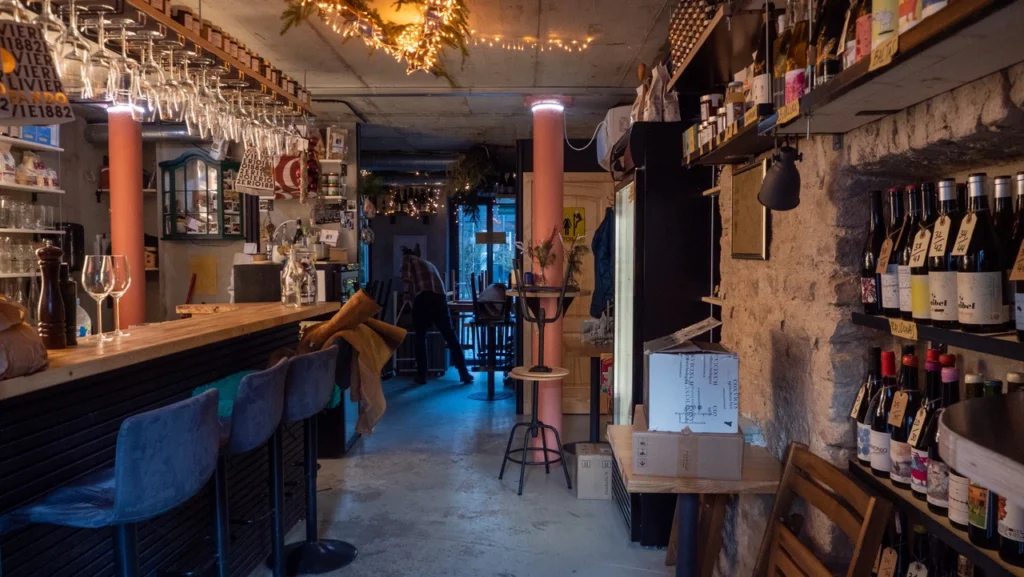 Restaurants 27