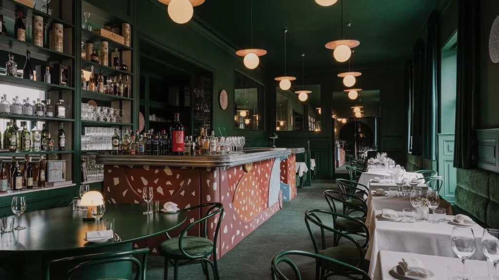Restaurants 32