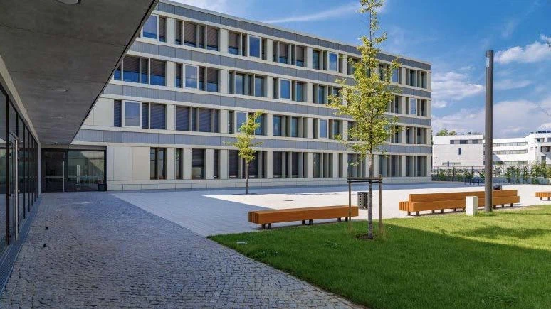 Schools & Unis 18