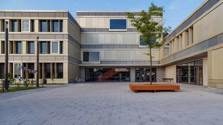 Schools & Unis 19