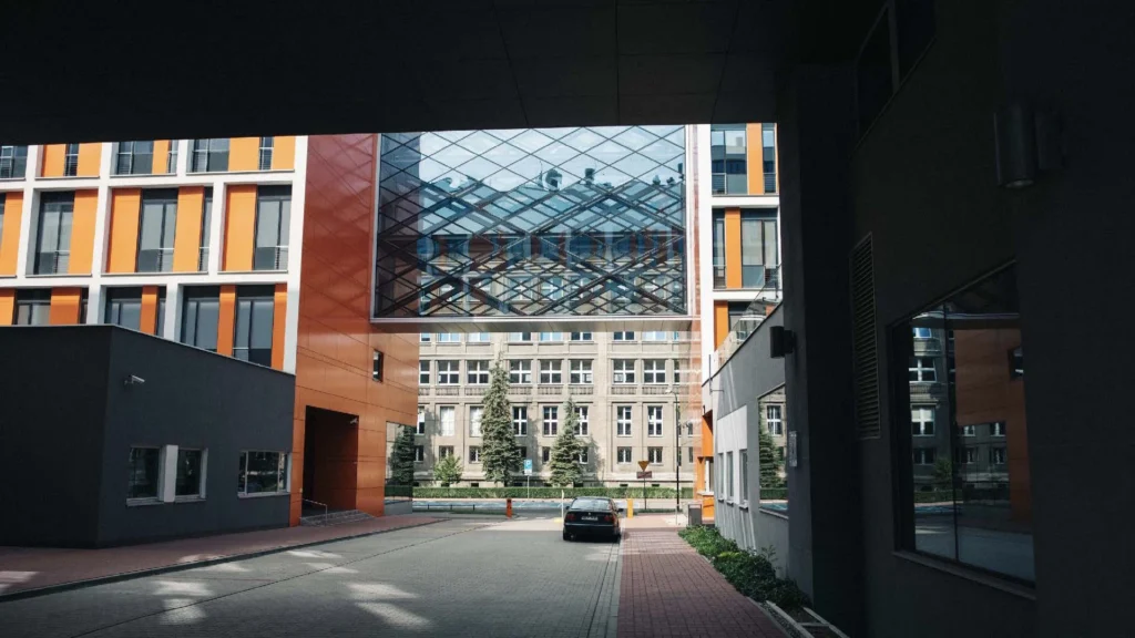 Schools & Unis 23
