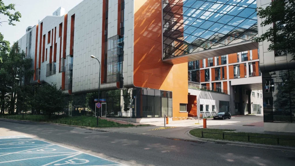 Schools & Unis 24
