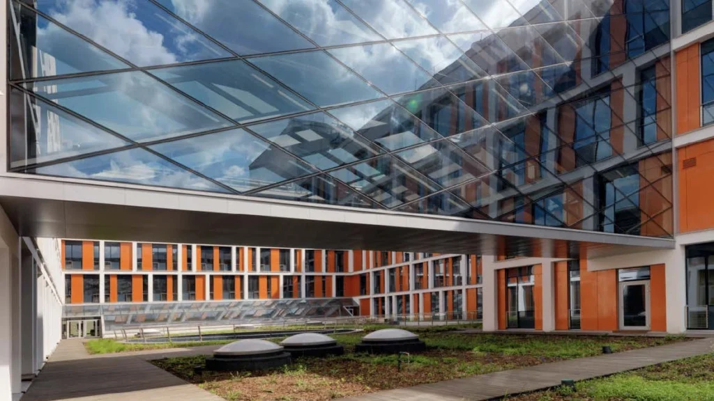 Schools & Unis 28