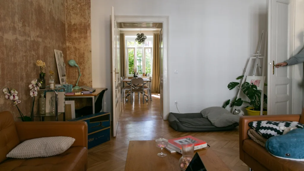 Houses / Apartments 24