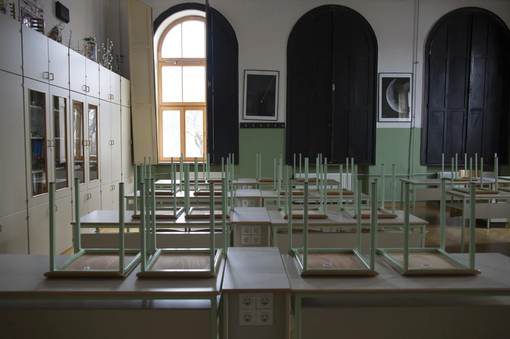 Schools & Universities 4