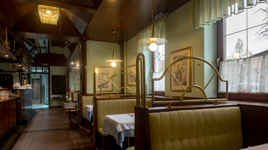 Restaurants 19