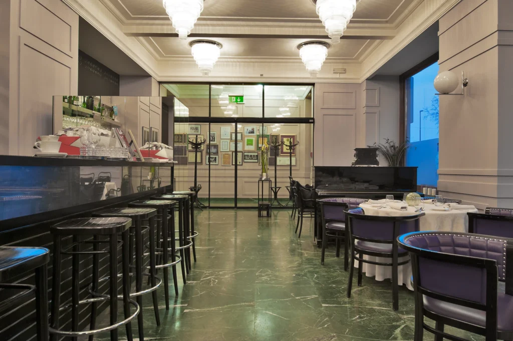 Restaurants 21