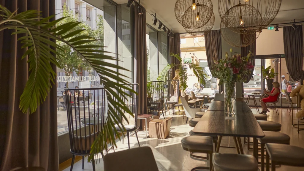 Restaurants 34