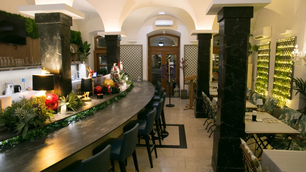 Restaurants 51