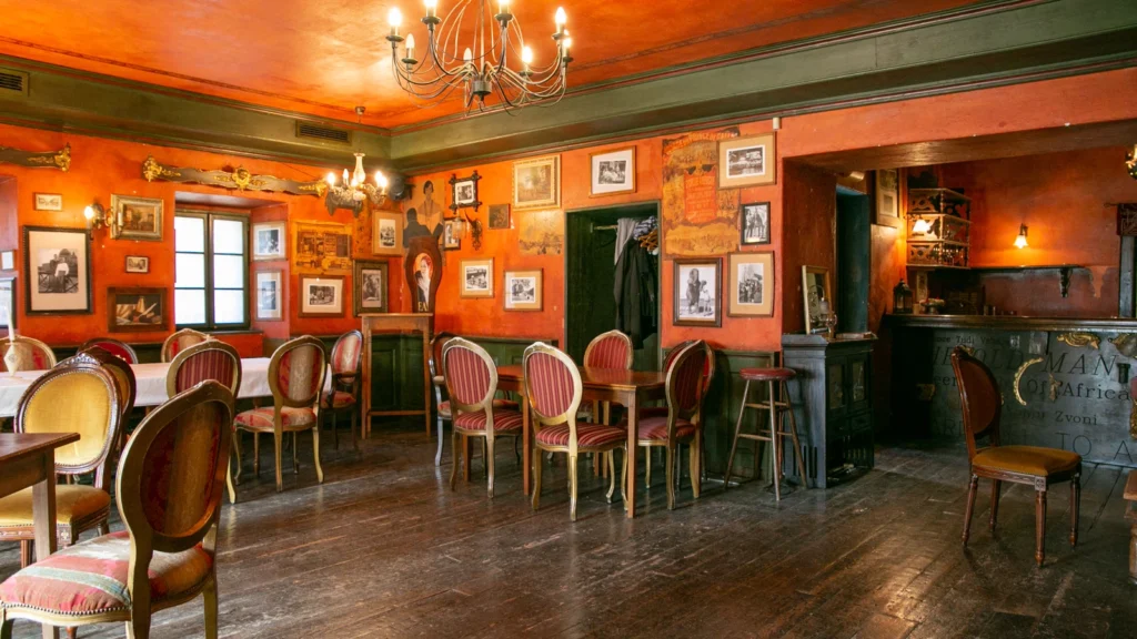 Restaurants 66