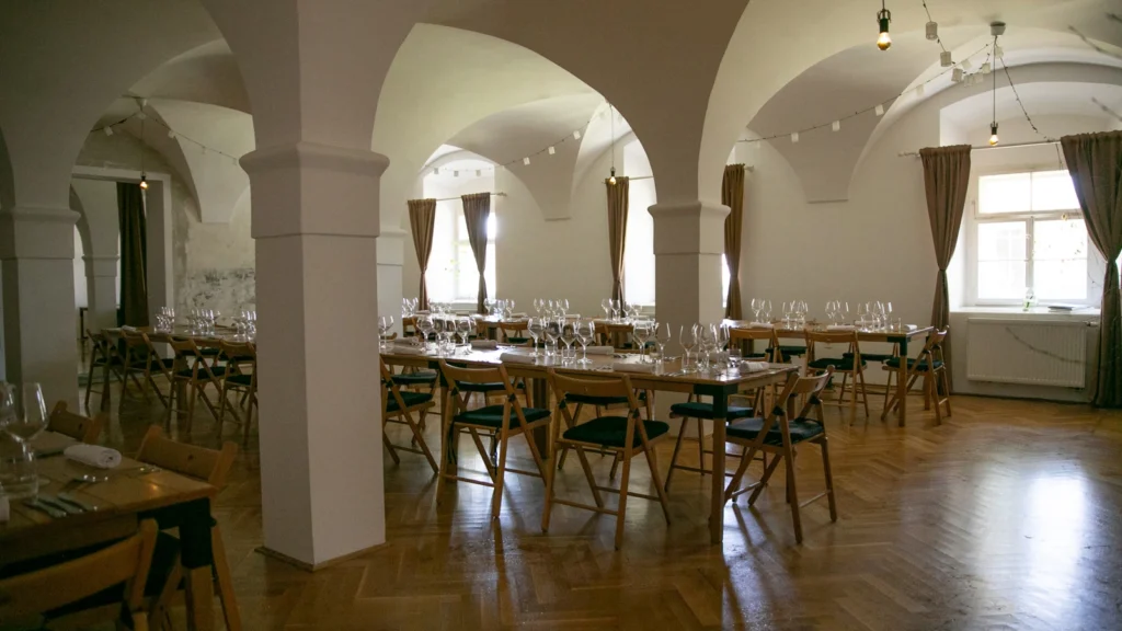 Restaurants 74