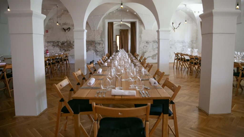 Restaurants 75