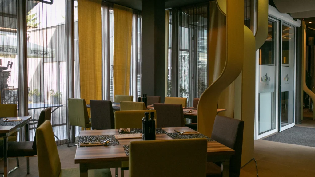 Restaurants 83