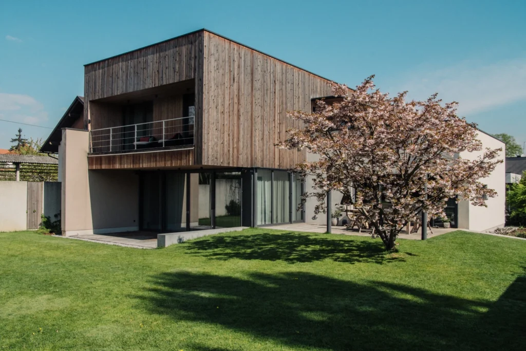Houses / Apartments 42
