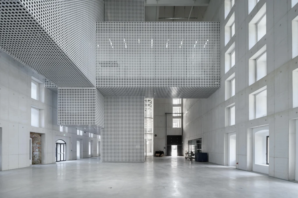 Event Spaces 31