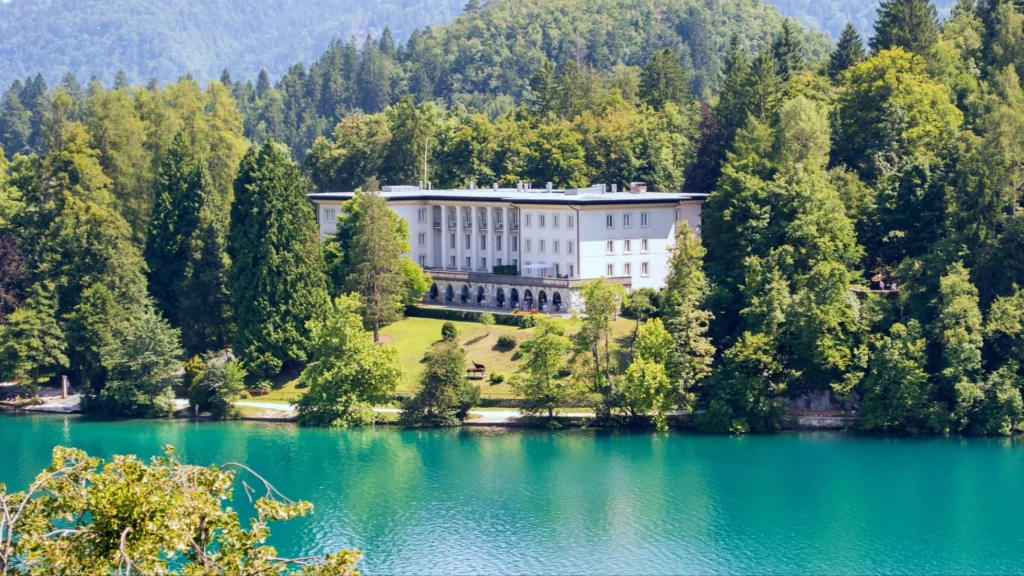 Luxury Villas 38